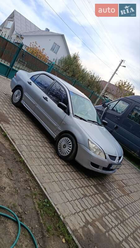 Седан Mitsubishi Lancer 2004 в Чернівцях
