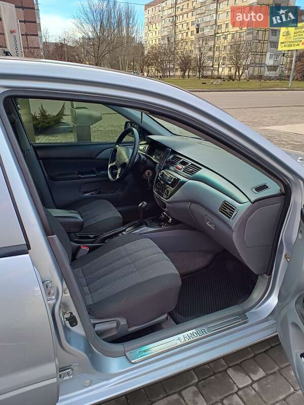 Седан Mitsubishi Lancer 2004 в Днепре