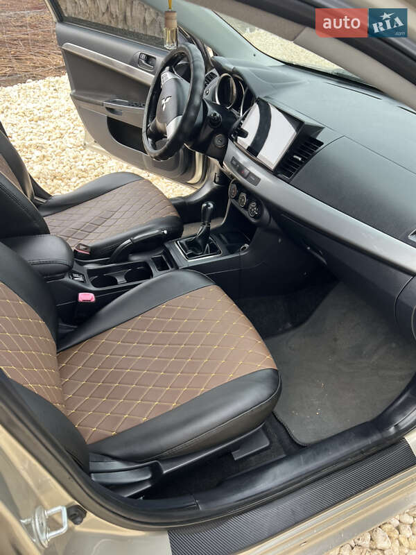 Седан Mitsubishi Lancer 2011 в Львові