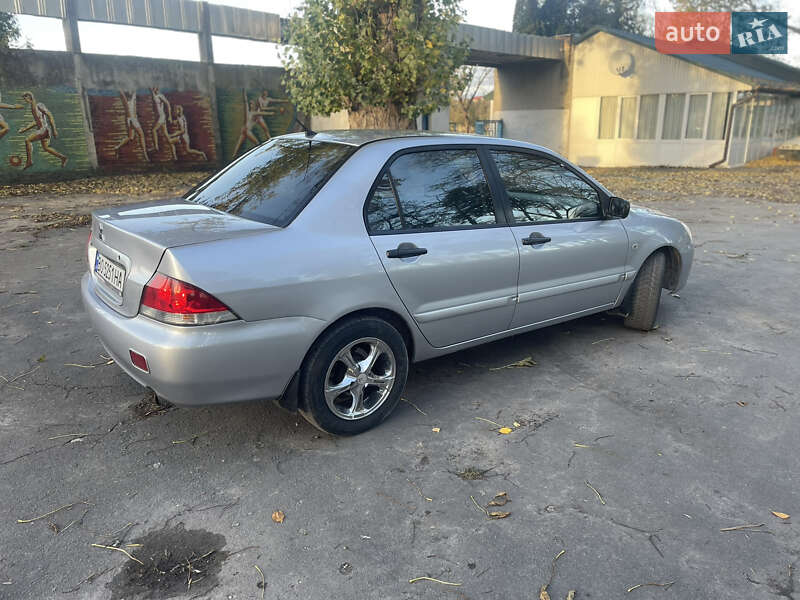Седан Mitsubishi Lancer 2004 в Теофиполе