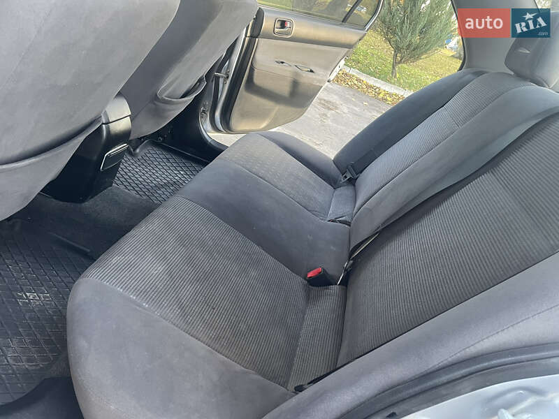 Седан Mitsubishi Lancer 2004 в Теофиполе