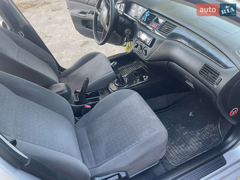 Седан Mitsubishi Lancer 2004 в Теофиполе