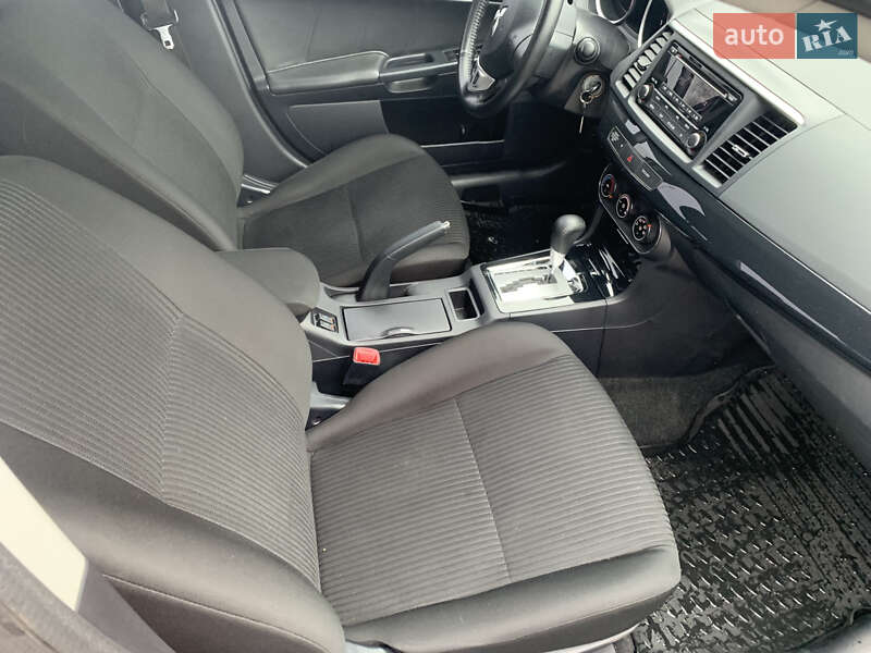 Седан Mitsubishi Lancer 2015 в Киеве