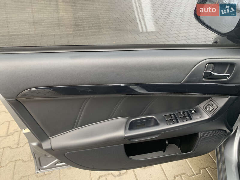 Седан Mitsubishi Lancer 2015 в Киеве