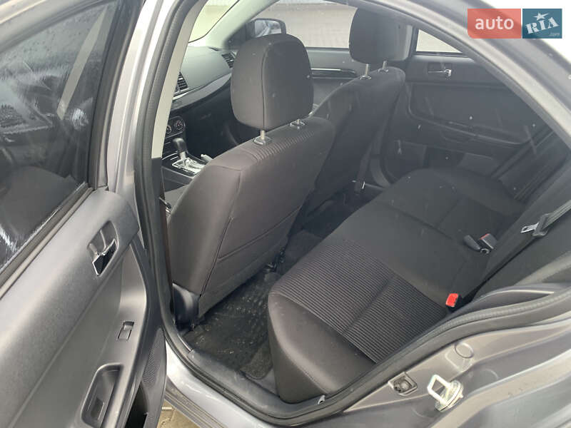 Седан Mitsubishi Lancer 2015 в Киеве