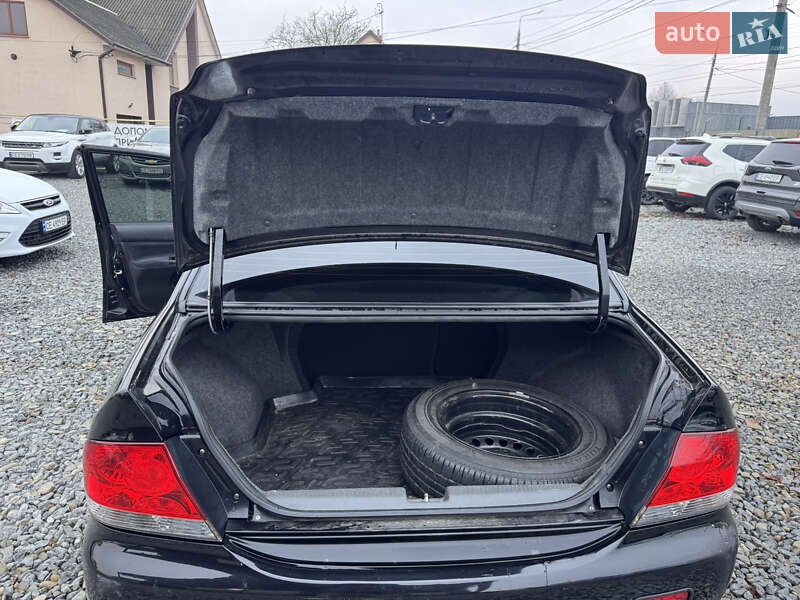 Седан Mitsubishi Lancer 2008 в Черновцах