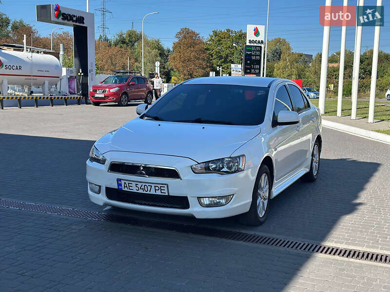 Седан Mitsubishi Lancer 2015 в Днепре