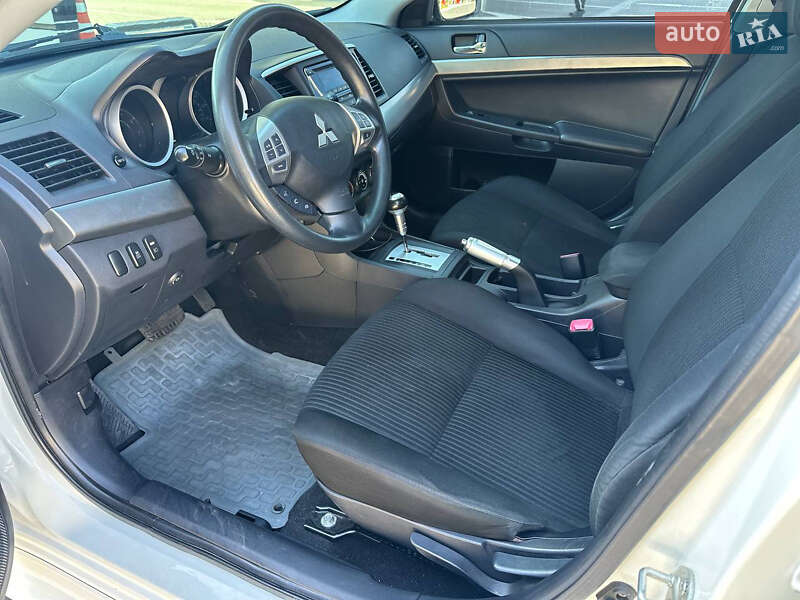 Седан Mitsubishi Lancer 2015 в Днепре