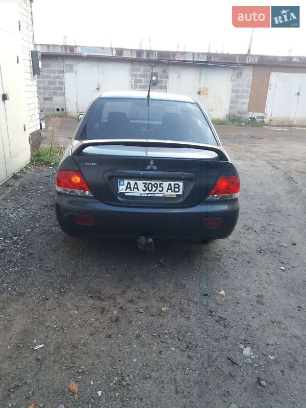 Седан Mitsubishi Lancer 2004 в Києві