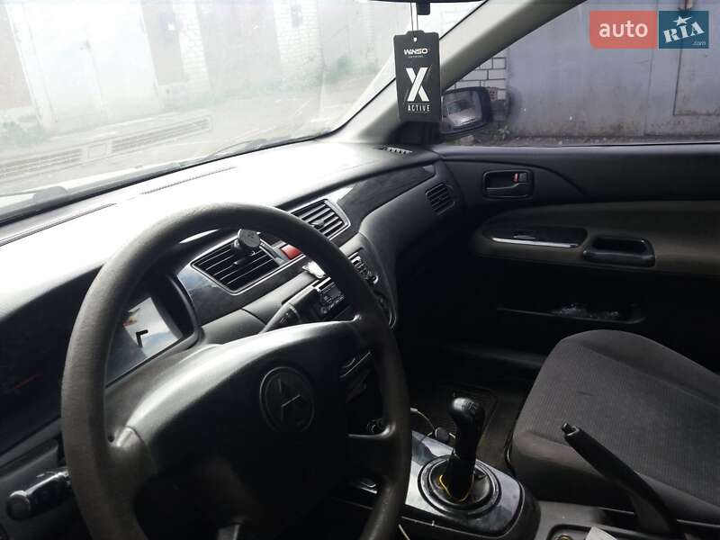 Седан Mitsubishi Lancer 2004 в Києві