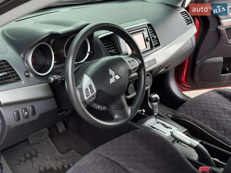 Седан Mitsubishi Lancer 2014 в Днепре
