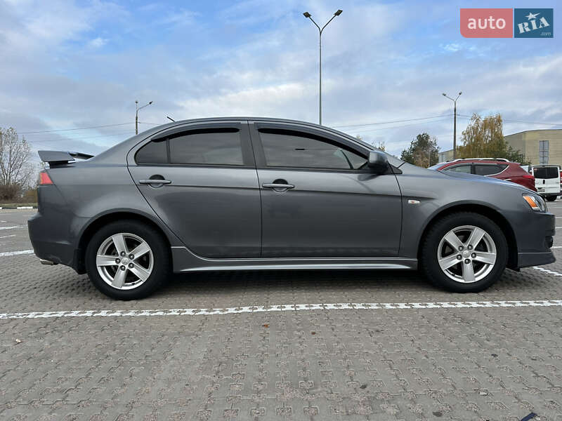 Седан Mitsubishi Lancer 2009 в Киеве