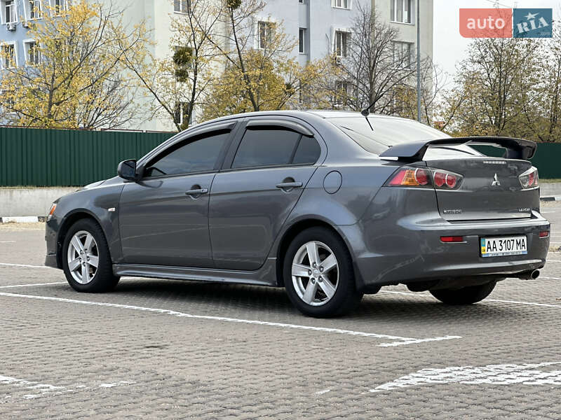 Седан Mitsubishi Lancer 2009 в Киеве