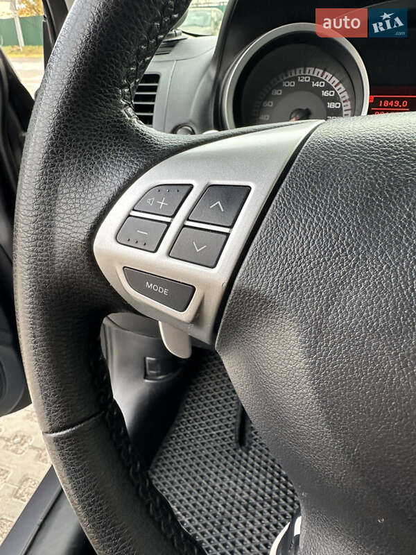 Седан Mitsubishi Lancer 2009 в Киеве