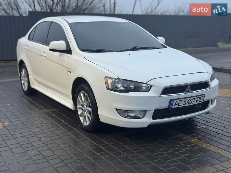 Седан Mitsubishi Lancer 2015 в Дніпрі