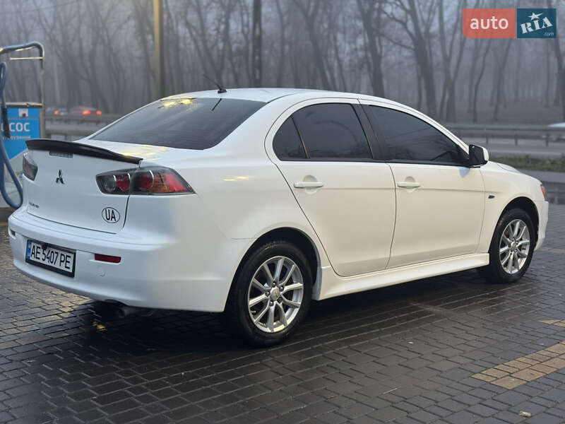 Седан Mitsubishi Lancer 2015 в Дніпрі