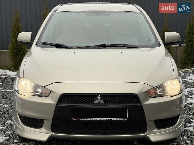 Седан Mitsubishi Lancer 2009 в Львове