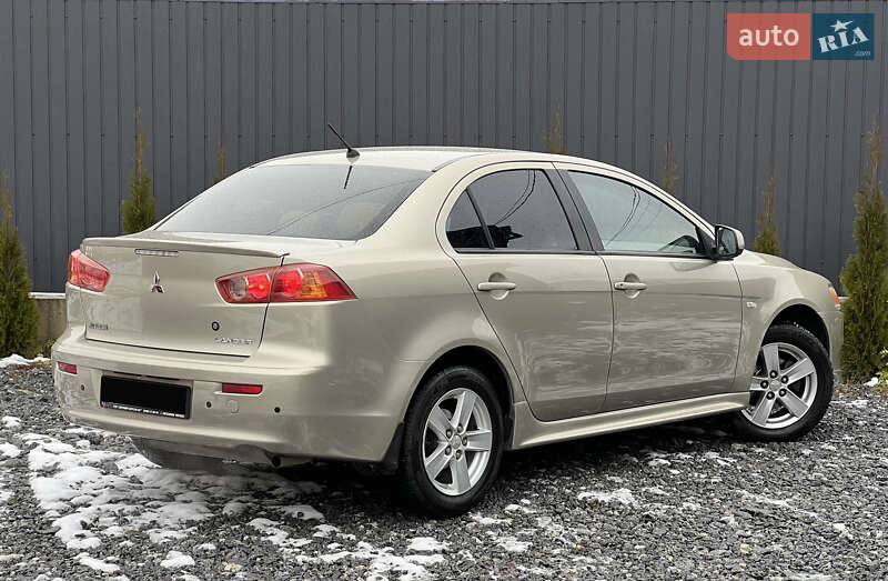 Седан Mitsubishi Lancer 2009 в Львове