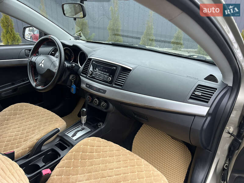 Седан Mitsubishi Lancer 2009 в Львове