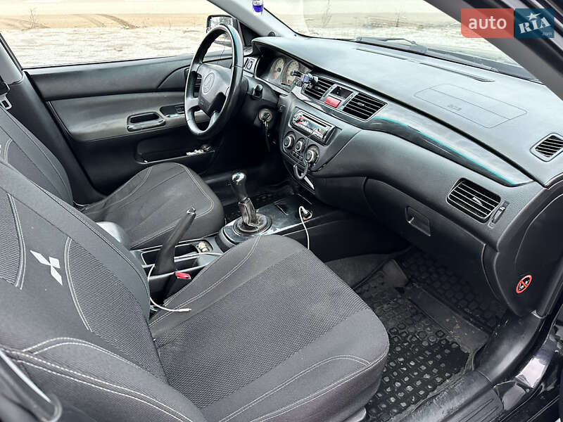 Седан Mitsubishi Lancer 2005 в Черновцах фото 11 Седан Mitsubishi Lancer 2005 в Черновцах