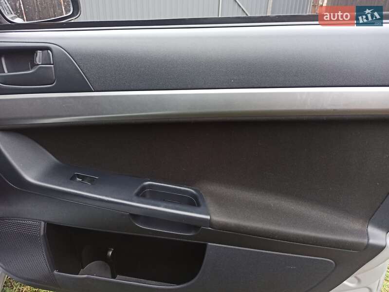 Седан Mitsubishi Lancer 2011 в Черкасах