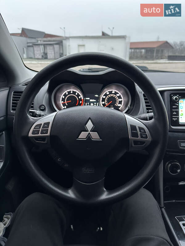 Седан Mitsubishi Lancer 2017 в Києві фото 27 Седан Mitsubishi Lancer 2017 в Києві