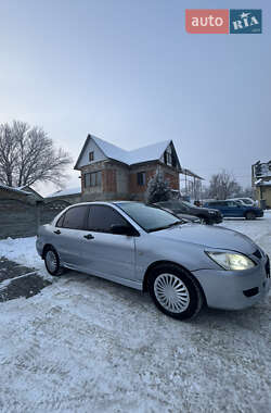 Седан Mitsubishi Lancer 2004 в Чернівцях