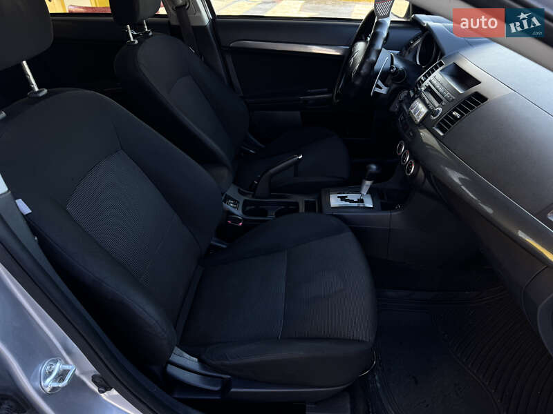 Седан Mitsubishi Lancer 2008 в Смеле