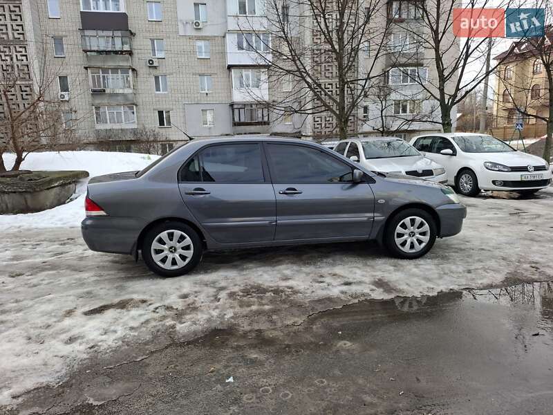Седан Mitsubishi Lancer 2009 в Киеве