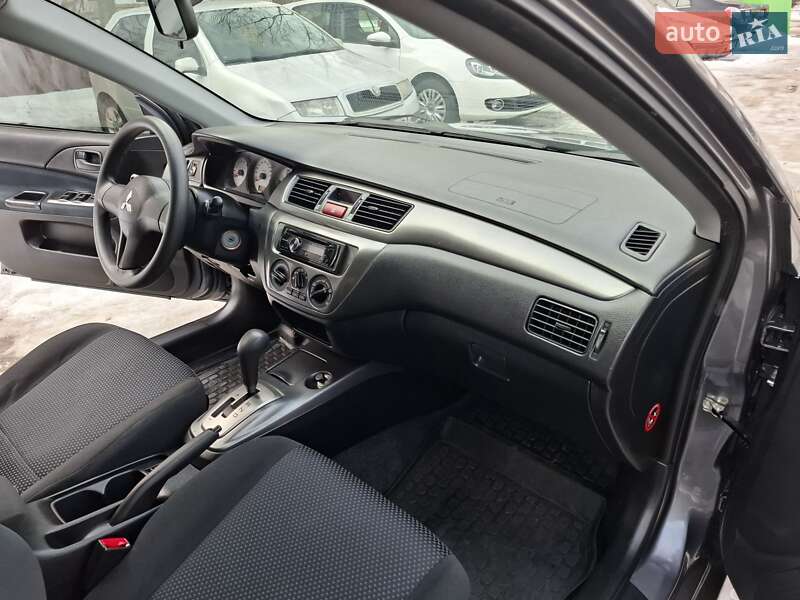 Седан Mitsubishi Lancer 2009 в Киеве