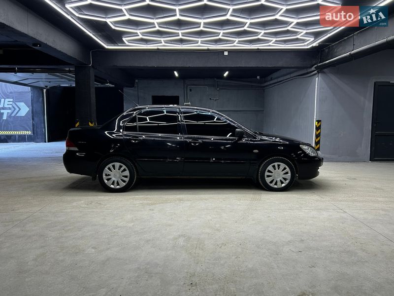 Седан Mitsubishi Lancer 2008 в Черновцах