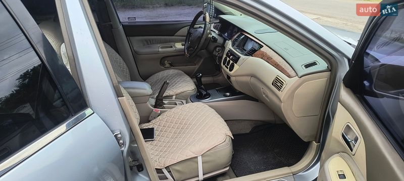 Седан Mitsubishi Lancer 2004 в Запорожье