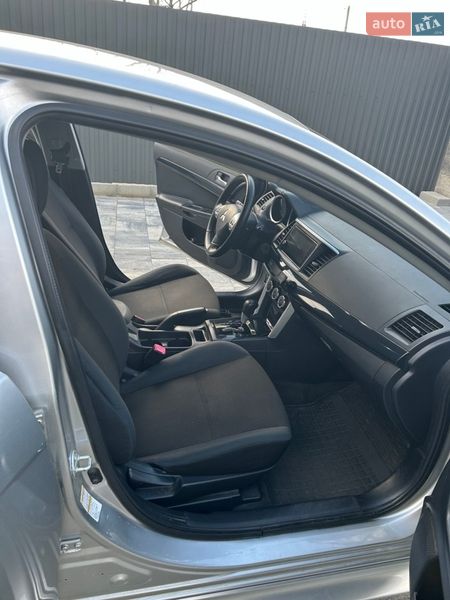 Седан Mitsubishi Lancer 2015 в Ужгороде