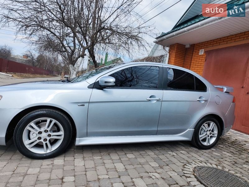 Седан Mitsubishi Lancer 2014 в Чернигове