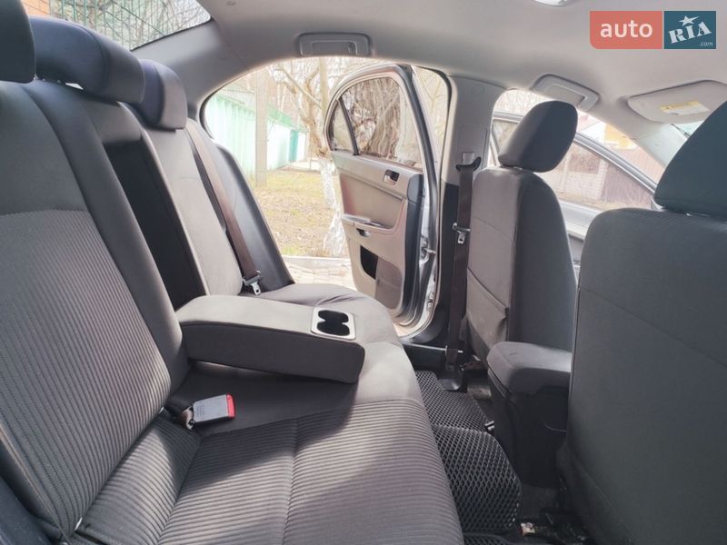 Седан Mitsubishi Lancer 2014 в Чернигове