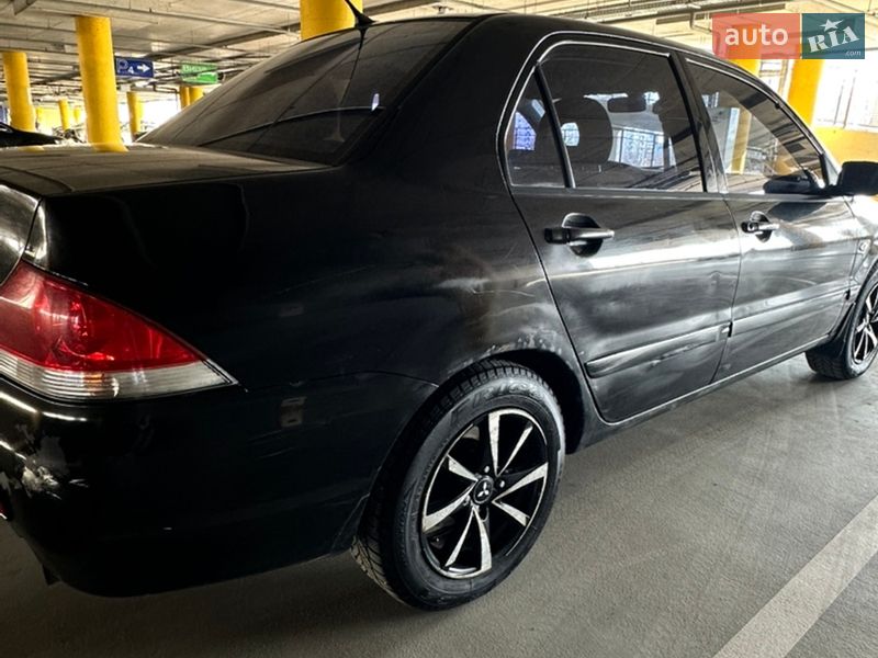 Седан Mitsubishi Lancer 2005 в Киеве