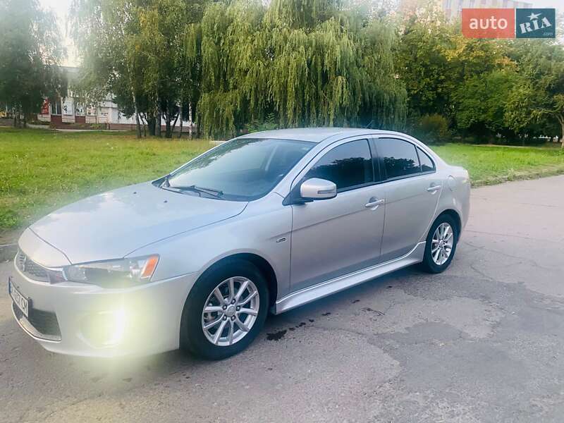 Седан Mitsubishi Lancer 2015 в Ровно