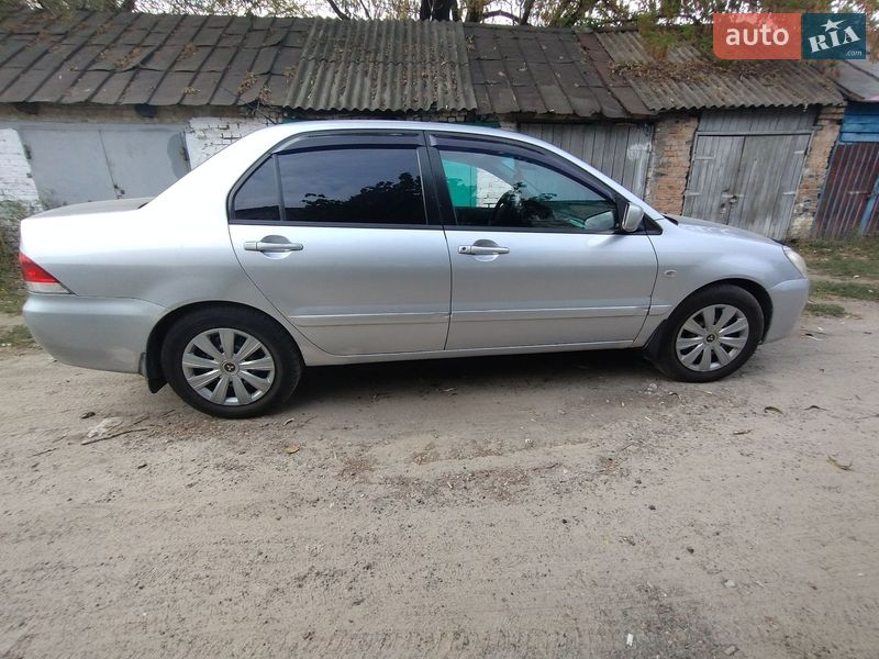 Седан Mitsubishi Lancer 2005 в Киеве
