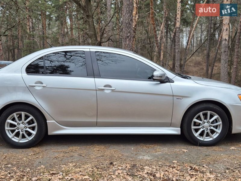 Седан Mitsubishi Lancer 2015 в Чернигове