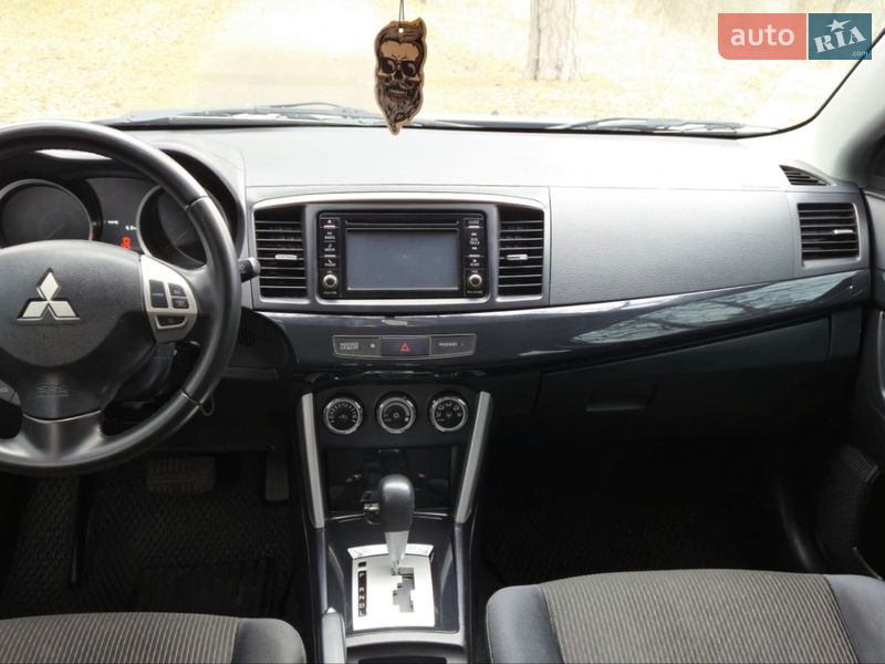 Седан Mitsubishi Lancer 2015 в Чернигове