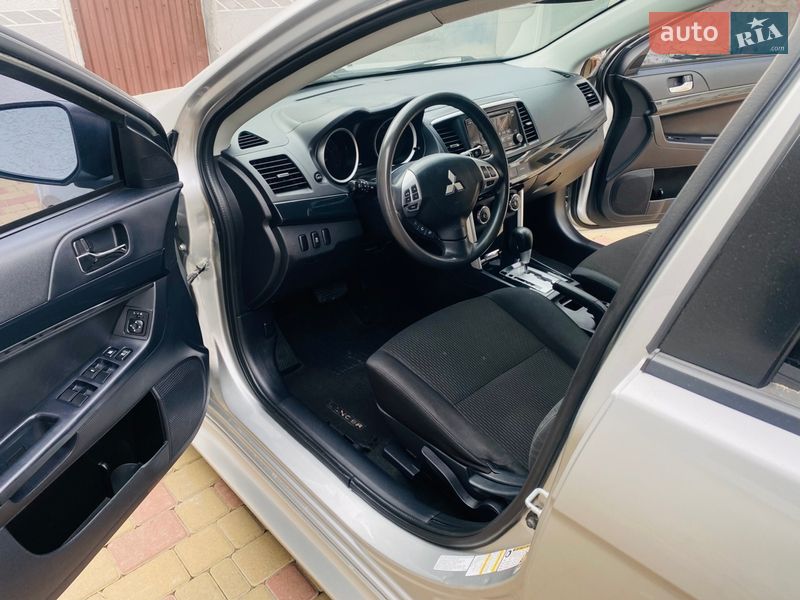 Седан Mitsubishi Lancer 2015 в Ровно