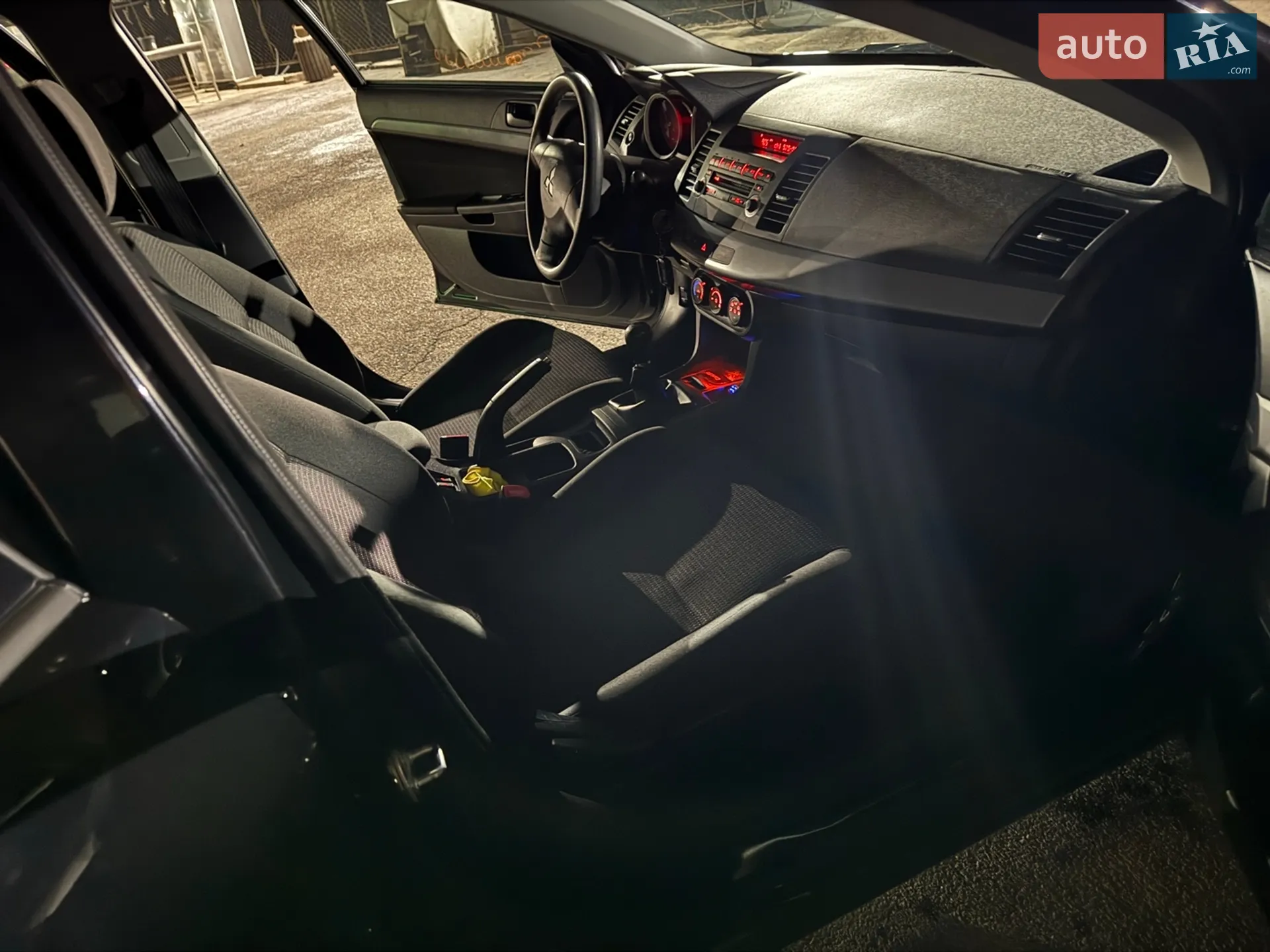 2010 Mitsubishi Lancer - мініатюра 24