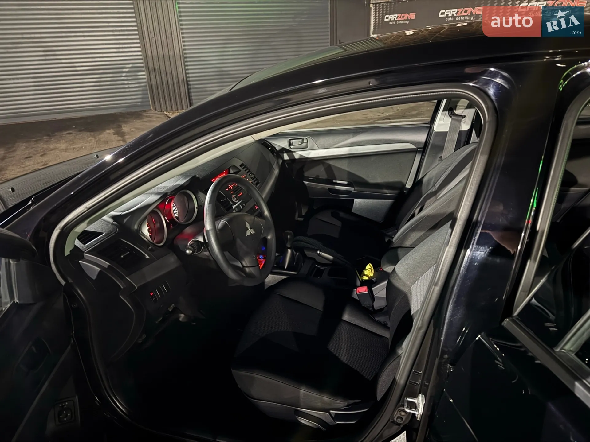 2010 Mitsubishi Lancer - мініатюра 28