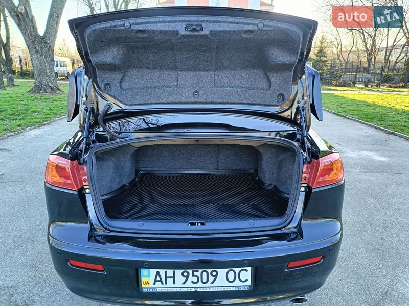 Седан Mitsubishi Lancer 2008 в Киеве