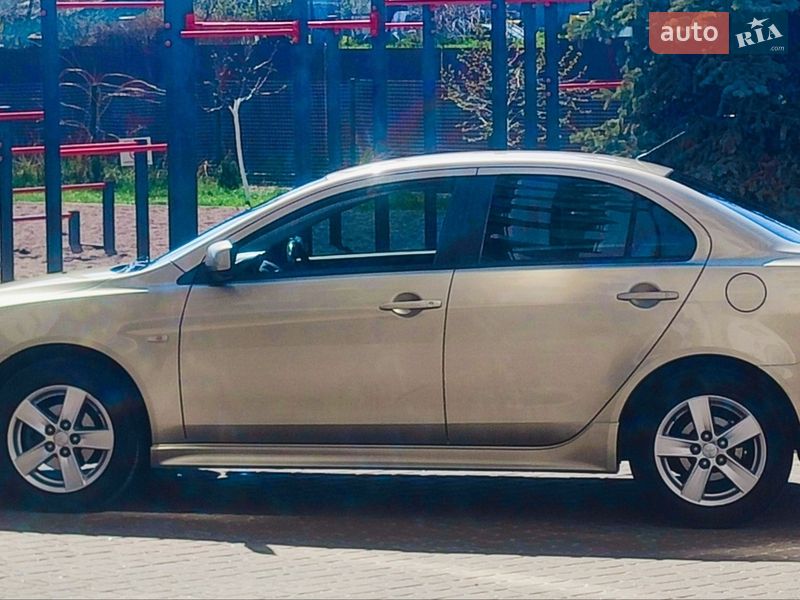 Седан Mitsubishi Lancer 2009 в Києві