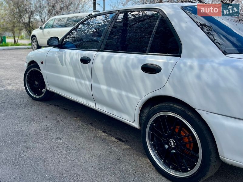 Седан Mitsubishi Lancer 1995 в Кременчуці