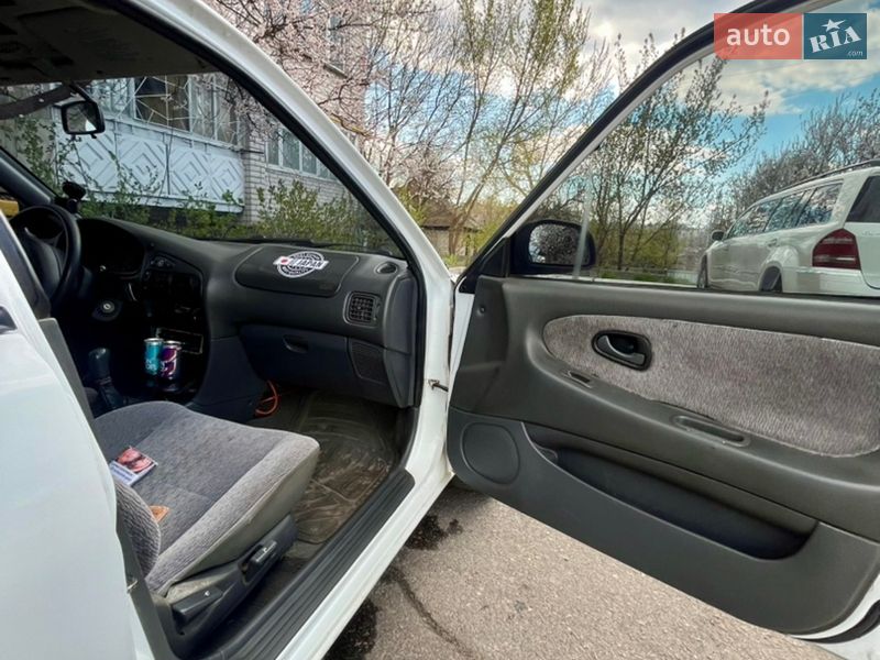 Седан Mitsubishi Lancer 1995 в Кременчуці