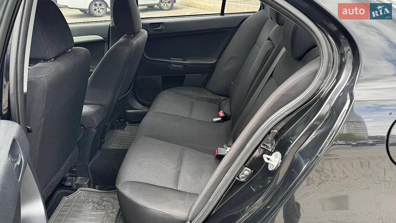 2011 Mitsubishi Lancer - мініатюра 12