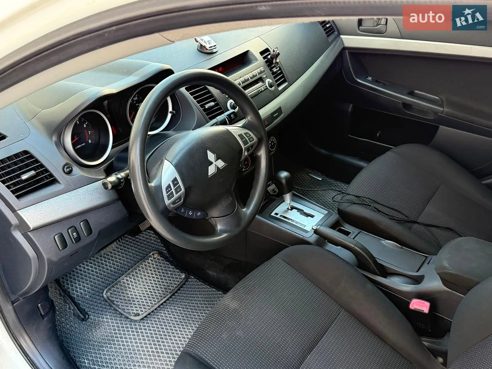 2010 Mitsubishi Lancer - мініатюра 16