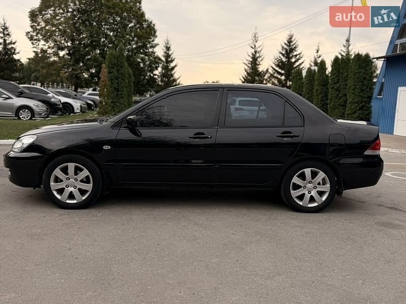 Седан Mitsubishi Lancer 2006 в Черновцах
